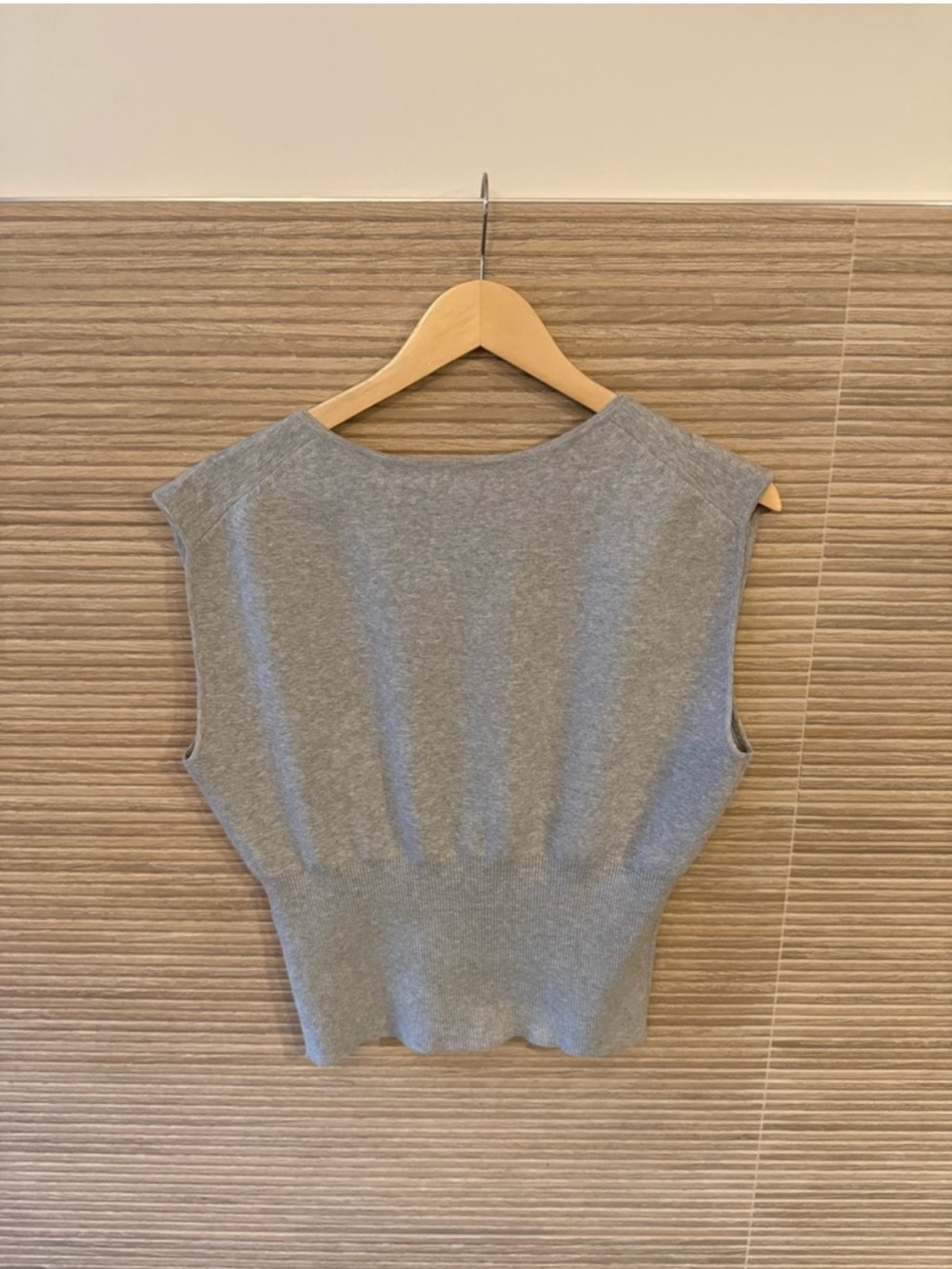 Aritzia Wilfred Golightly Sleeveless Cardigan in Heather Chrome 🩶✨ - Picture 2 of 4
